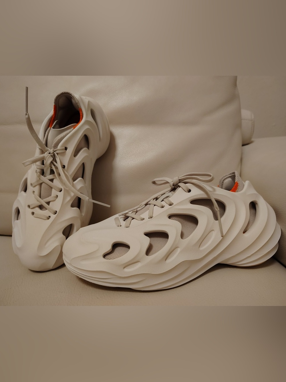 Adidas AdiPLUS Q White Orange Carbon Casual Sneakers HP6585 Mens Size 7.5 .